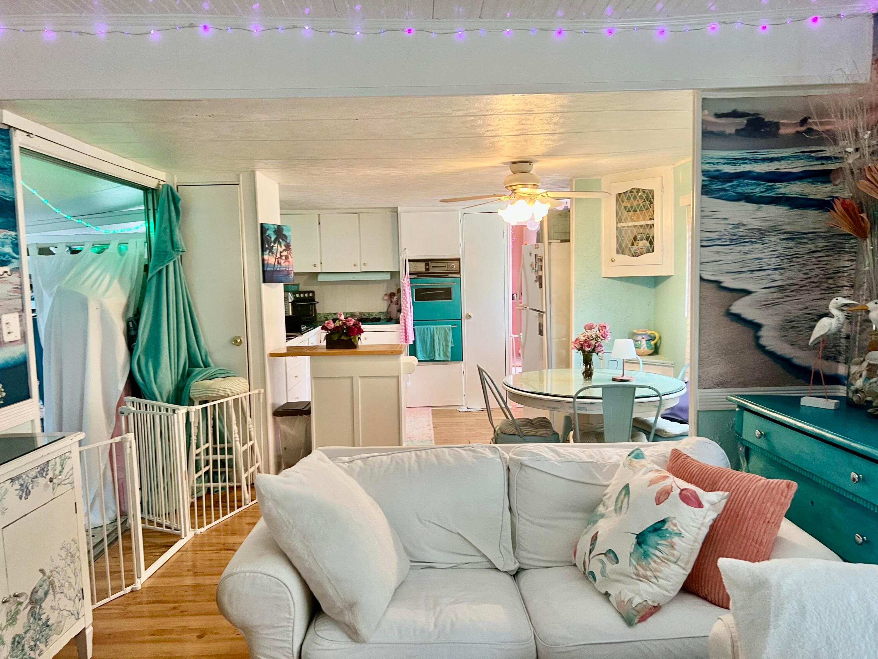 COUNTRY KNOLLS - Residential