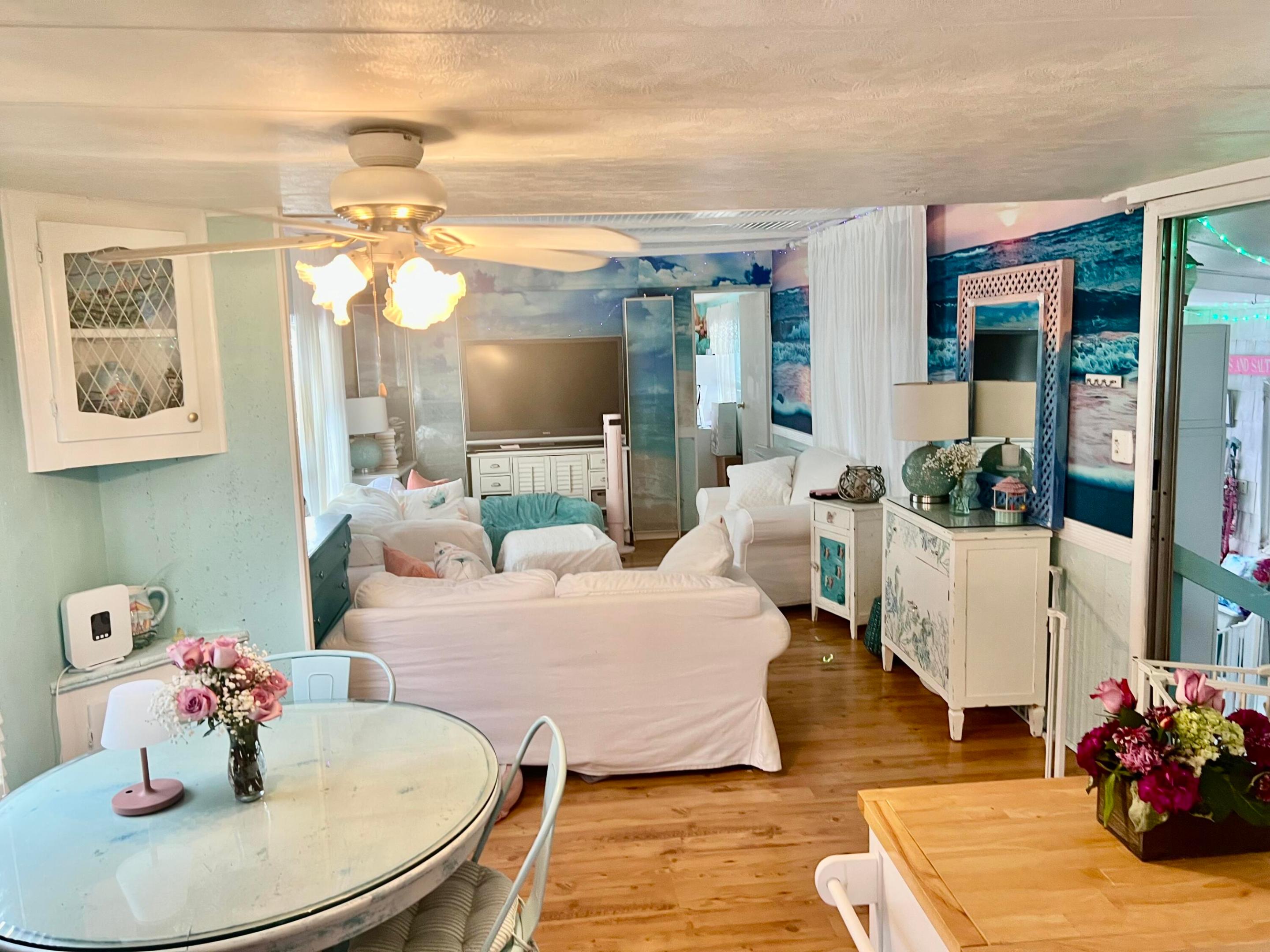 COUNTRY KNOLLS - Residential