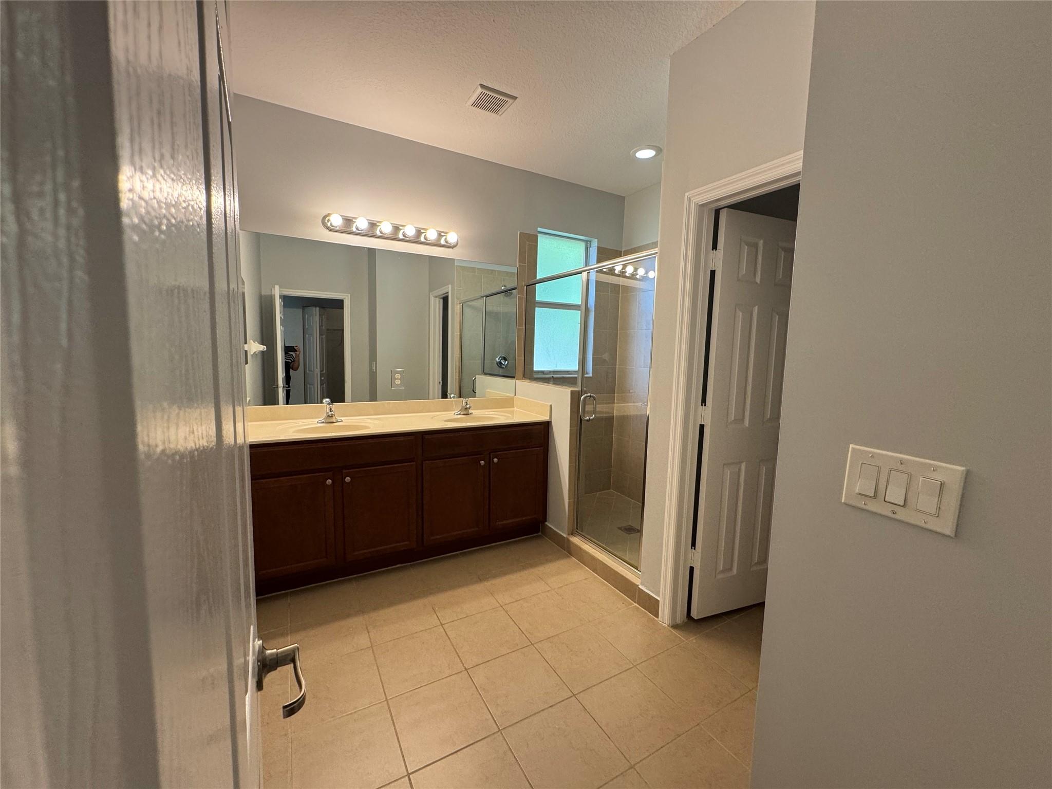 EMERALD CREEK - Residential Lease