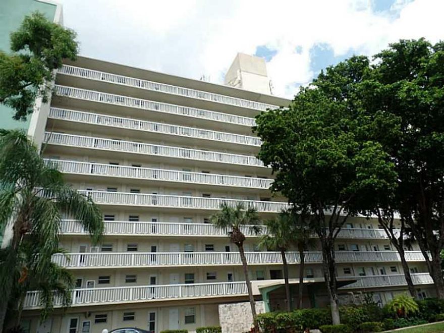 Updated 1 bedroom condo with impact windows,  granite counters/back splash, new cabinets and fixtures.  The bathroom has been updated with solid corian counters and new stand up shower with glass doors.  There are wood floors throughout the living room an d bedroom.   All of this located within walking distance of Publix, Starbucks, Galleria Mall, shopping and Fort Lauderdale Beach.   Just minutes to the downtown nightlife and Las Olas Blvd.