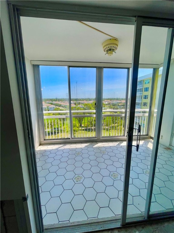 HILLCREST NO 21 CONDO - Residential