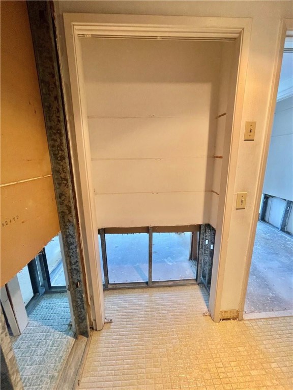 HILLCREST NO 21 CONDO - Residential