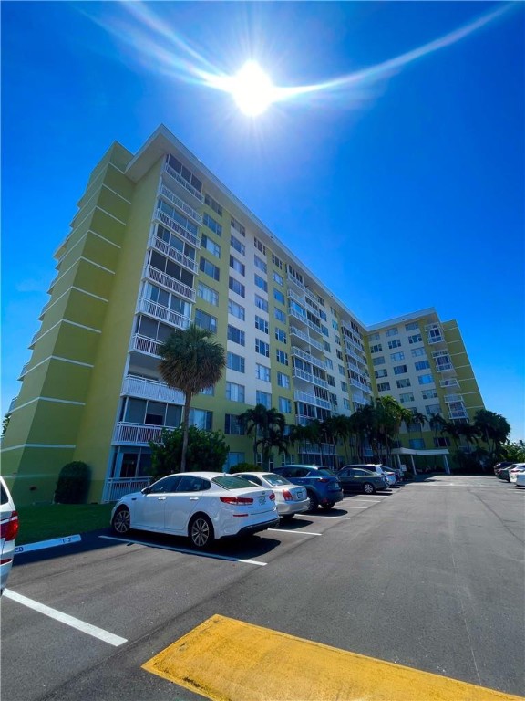 HILLCREST NO 21 CONDO - Residential