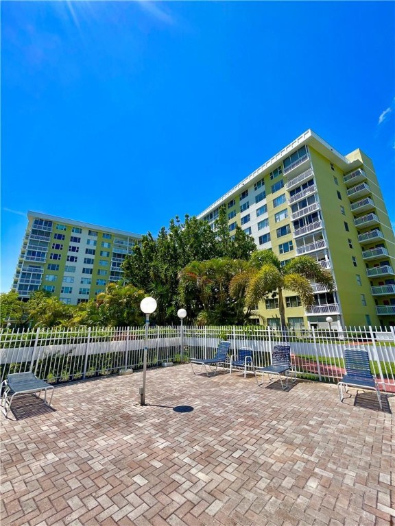 HILLCREST NO 21 CONDO - Residential
