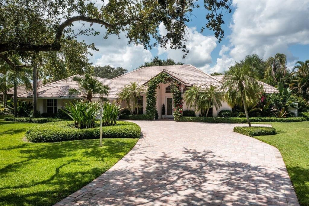 Photo of 18504 SE Heritage Oaks Lane, Tequesta, FL 33469 (MLS # R10744066)