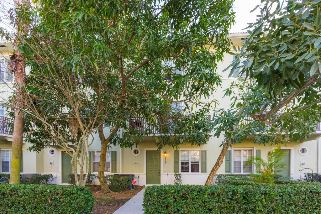 Photo of 108 E Indian Crossing Circle, Jupiter, FL 33458 (MLS # R11065914)