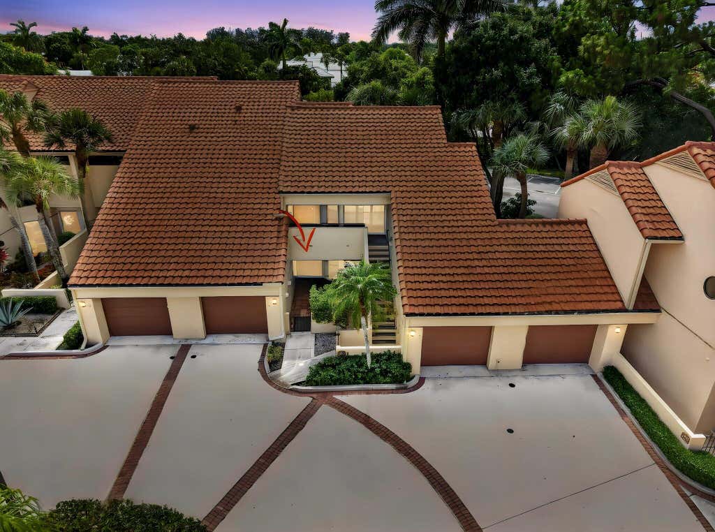 Photo of 111 Waterview Drive #111, Palm Beach Gardens, FL 33418 (MLS # B26049677)