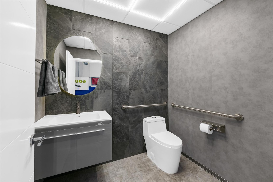 2175 N Andrews Avenue 3