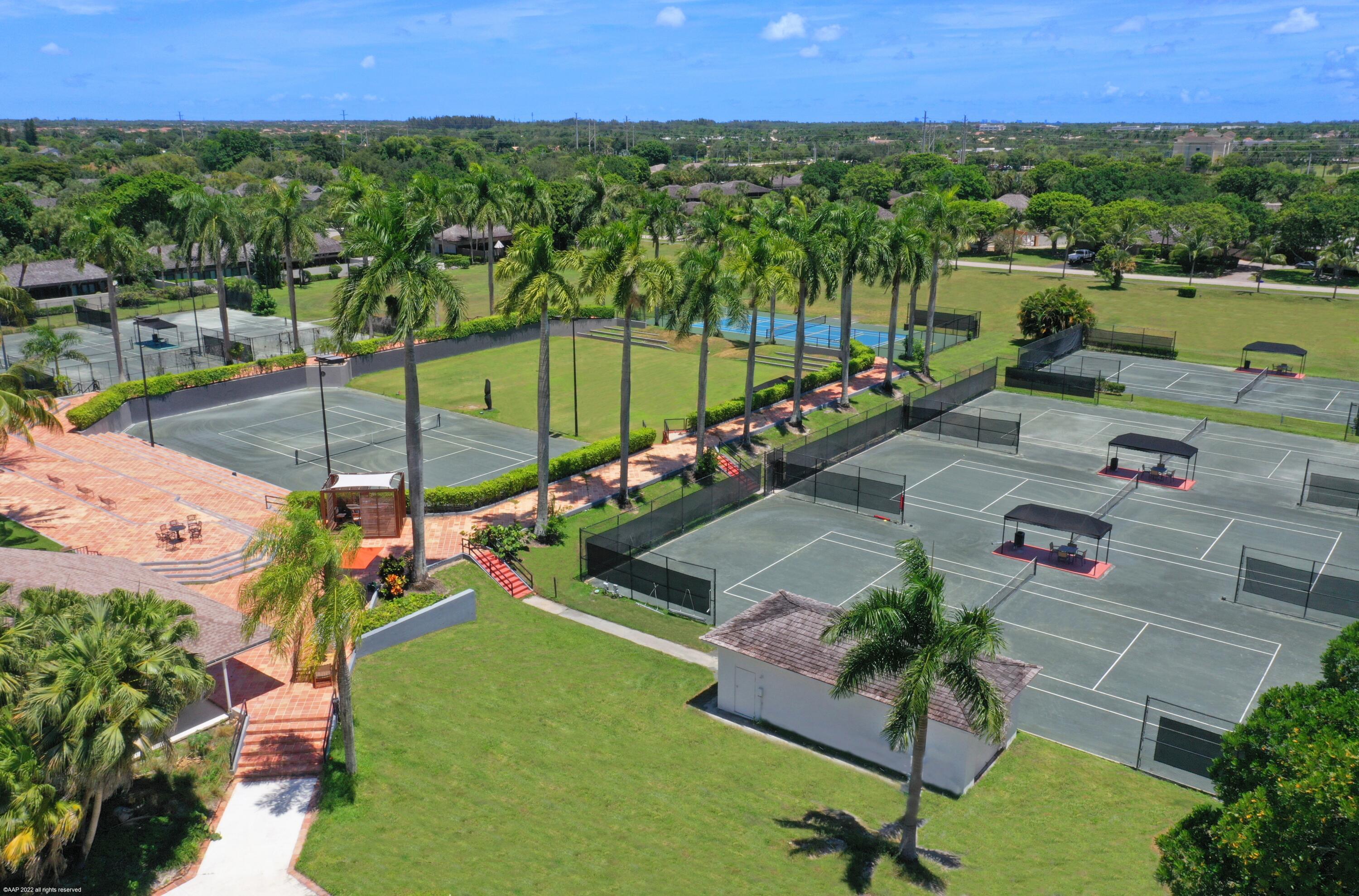 SHADY OAKS OF PALM BEACH POLO & COUNTRY - Residential