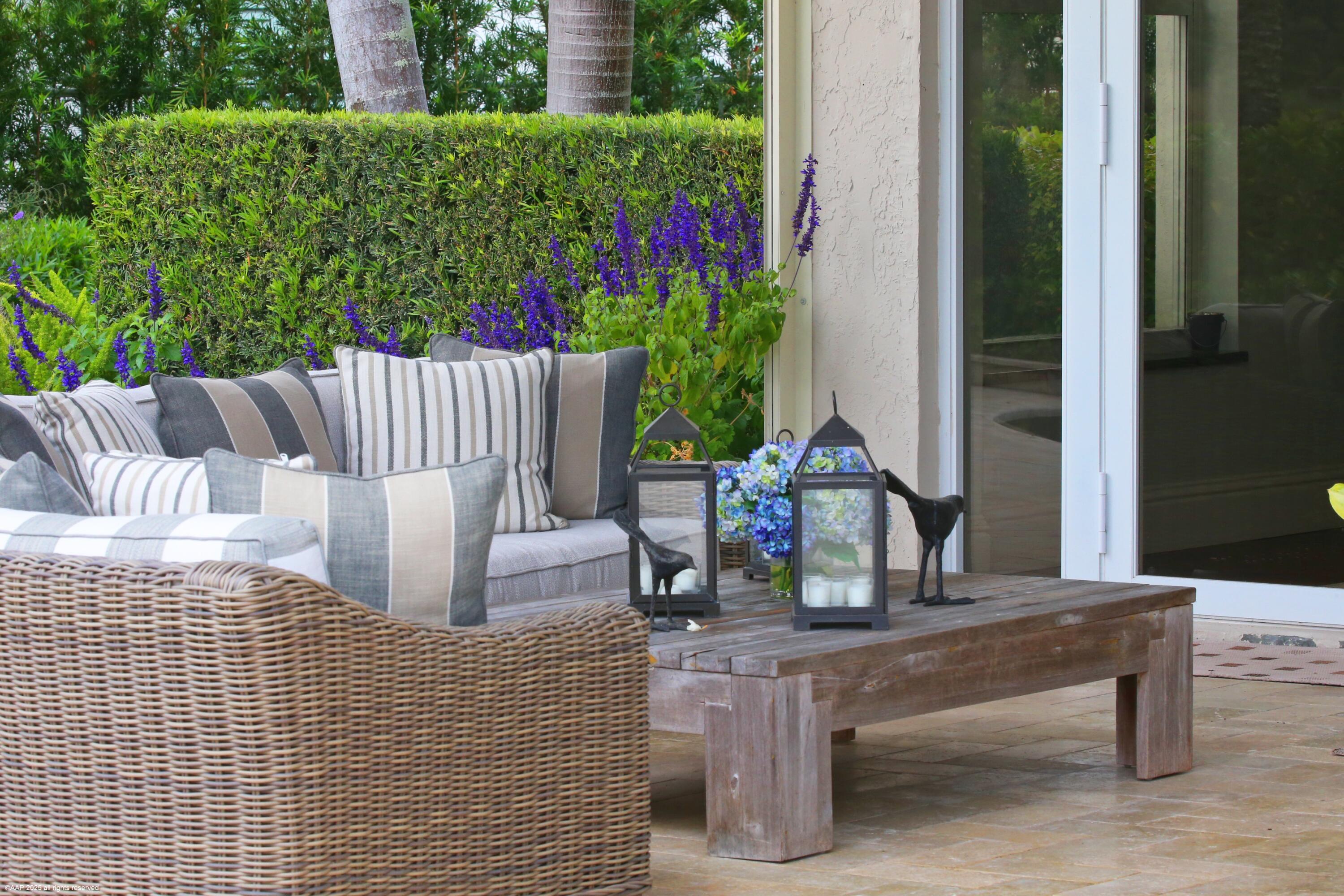 SHADY OAKS OF PALM BEACH POLO & COUNTRY - Residential