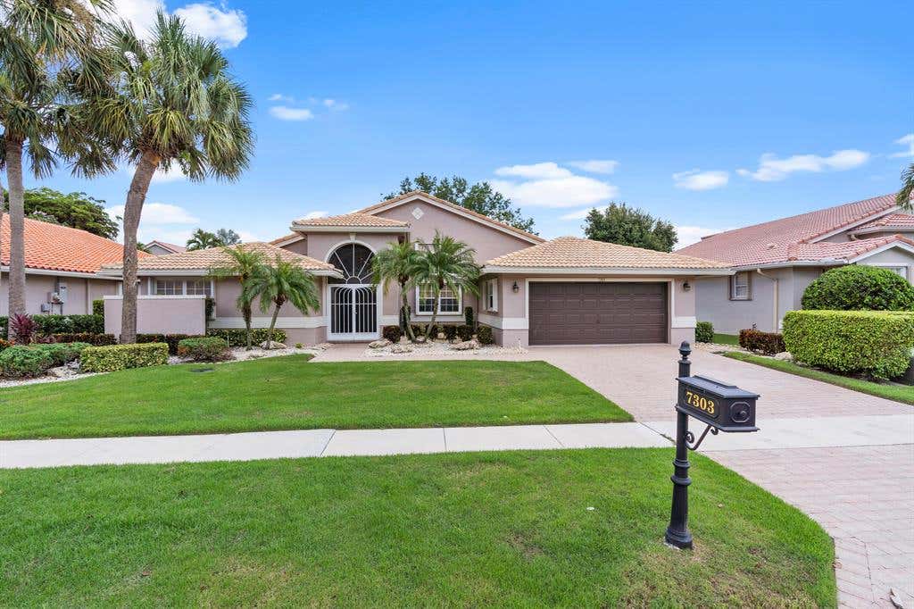 Photo of 7303 Falls Road E, Boynton Beach, FL 33437 (MLS # R10908615)