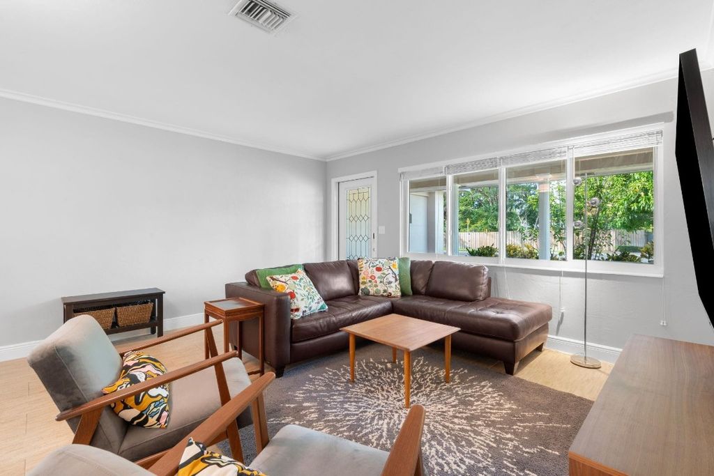 Photo of 716 NE 20th Drive, Wilton Manors, FL 33305 (MLS # F10538043)