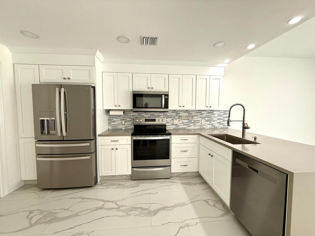 Photo of 117 Waterford Drive, Jupiter, FL 33458 (MLS # R11108320)