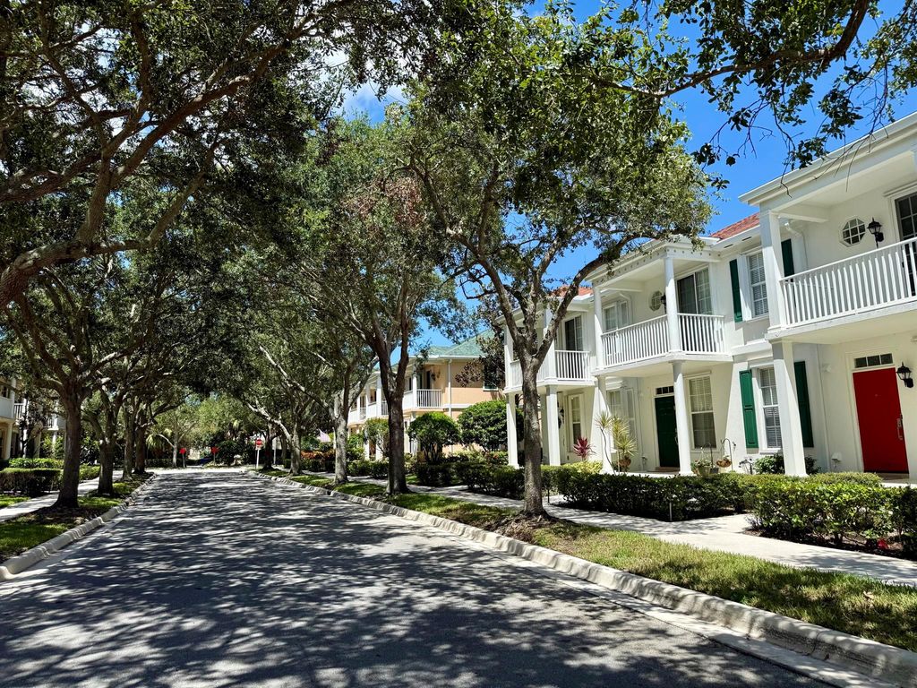 Photo of 117 Waterford Drive, Jupiter, FL 33458 (MLS # R11108320)