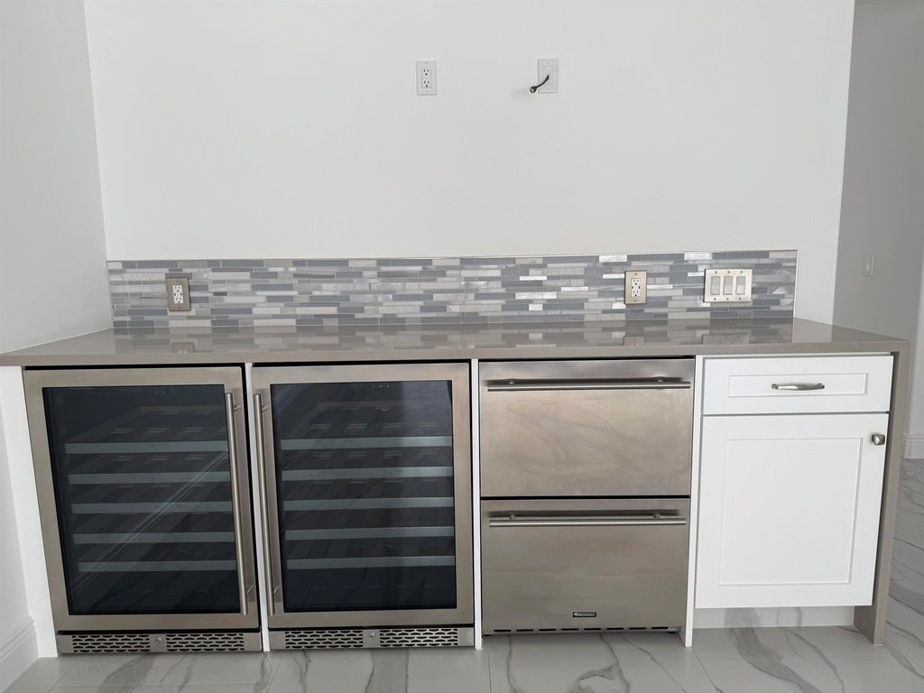 Photo of 117 Waterford Drive, Jupiter, FL 33458 (MLS # R11108320)