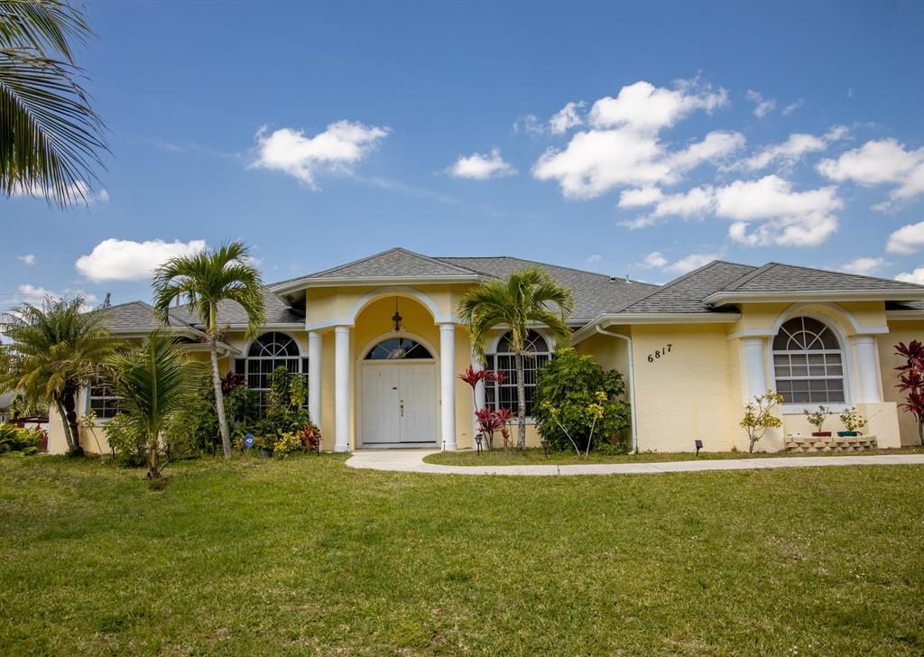 Photo of 6817 NW Granger Avenue Ave, Port St Lucie, FL 34983 (MLS # R10786317)