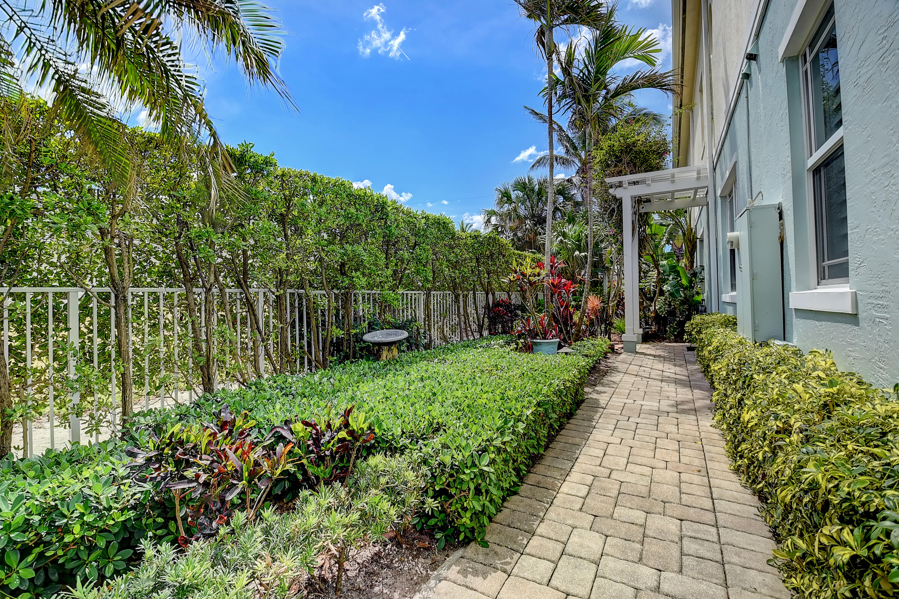 BEACH LOTS DELRAY - Residential Lease