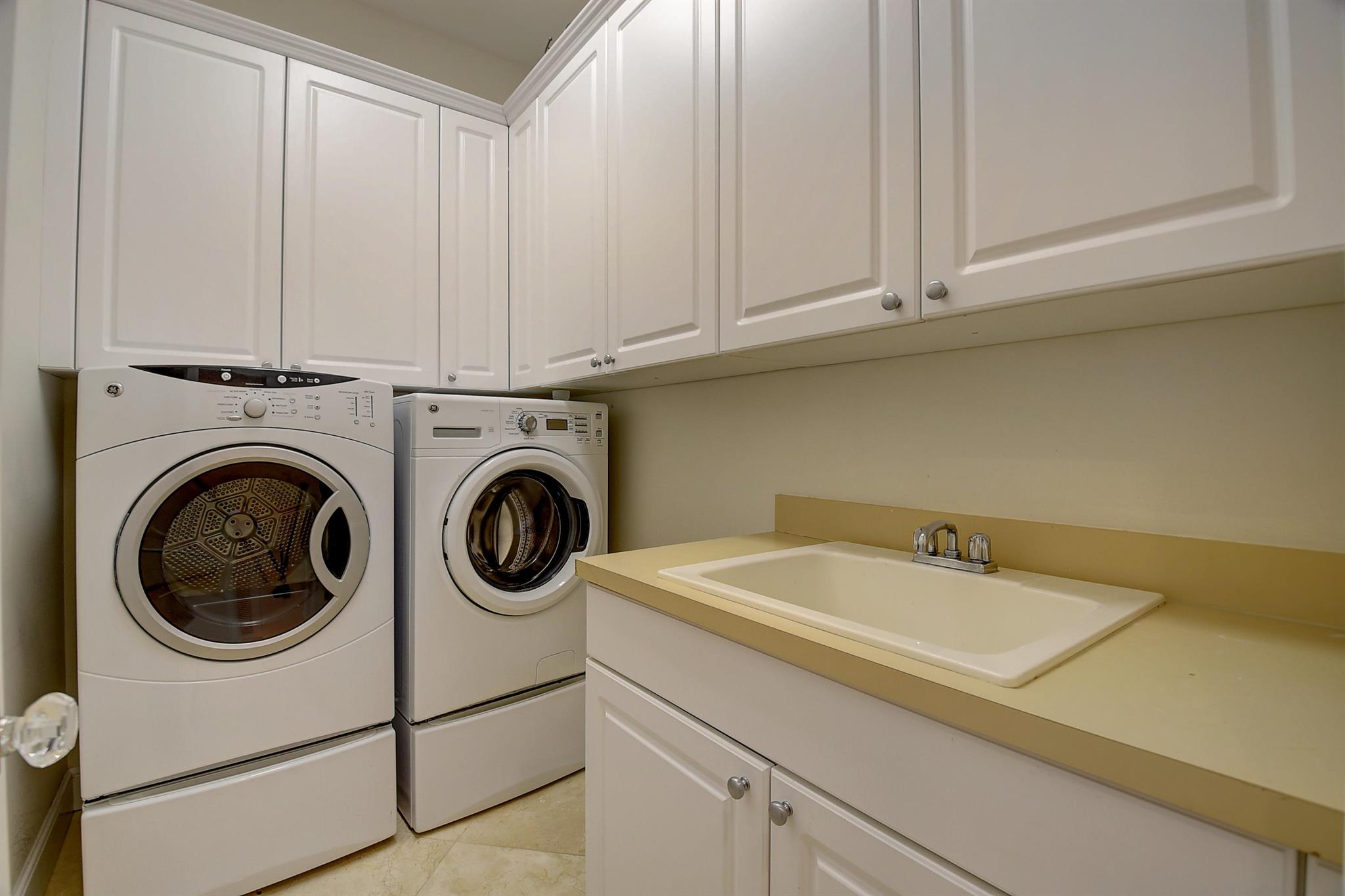 BEACH LOTS DELRAY - Residential Lease