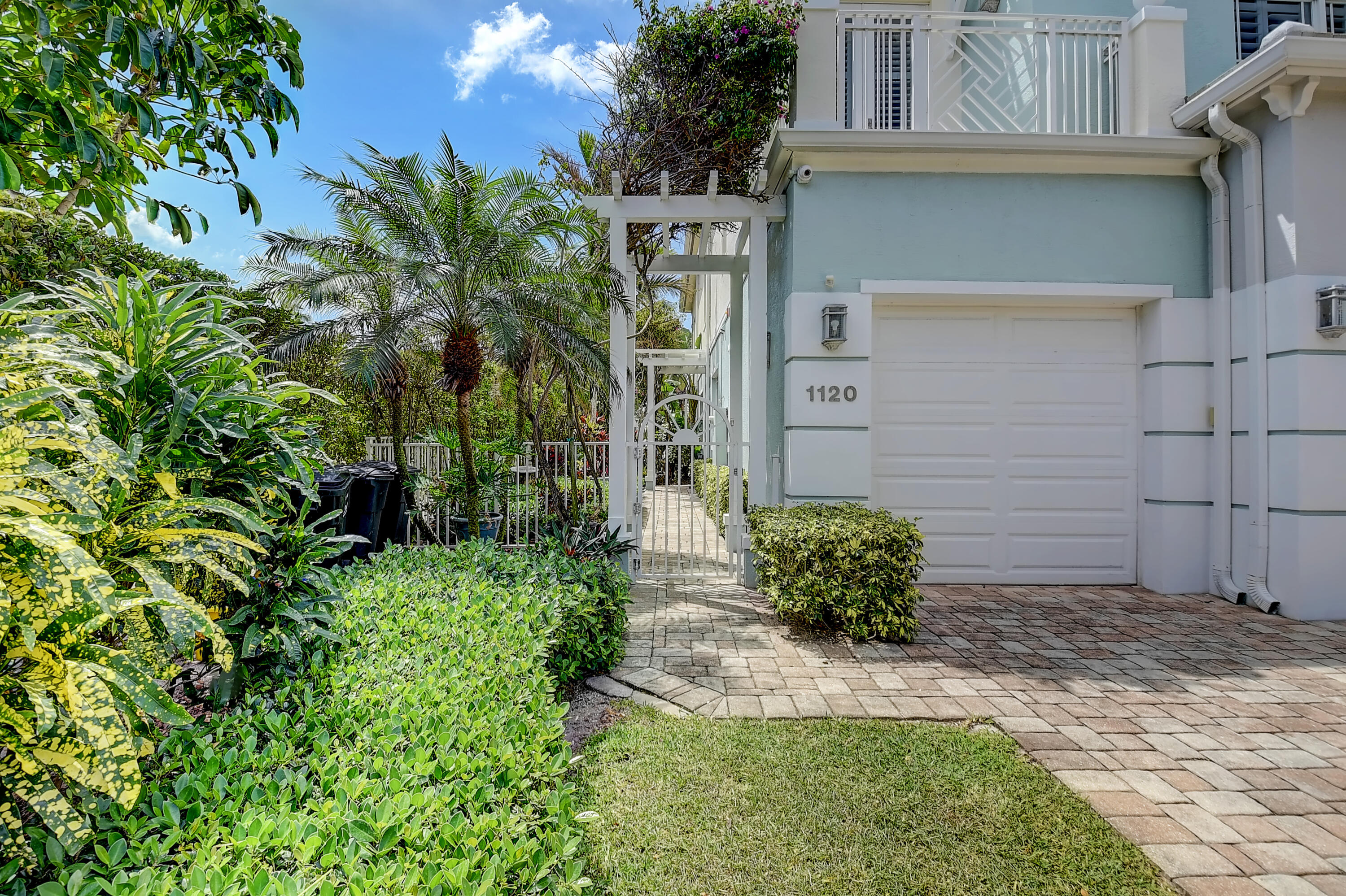 BEACH LOTS DELRAY - Residential Lease