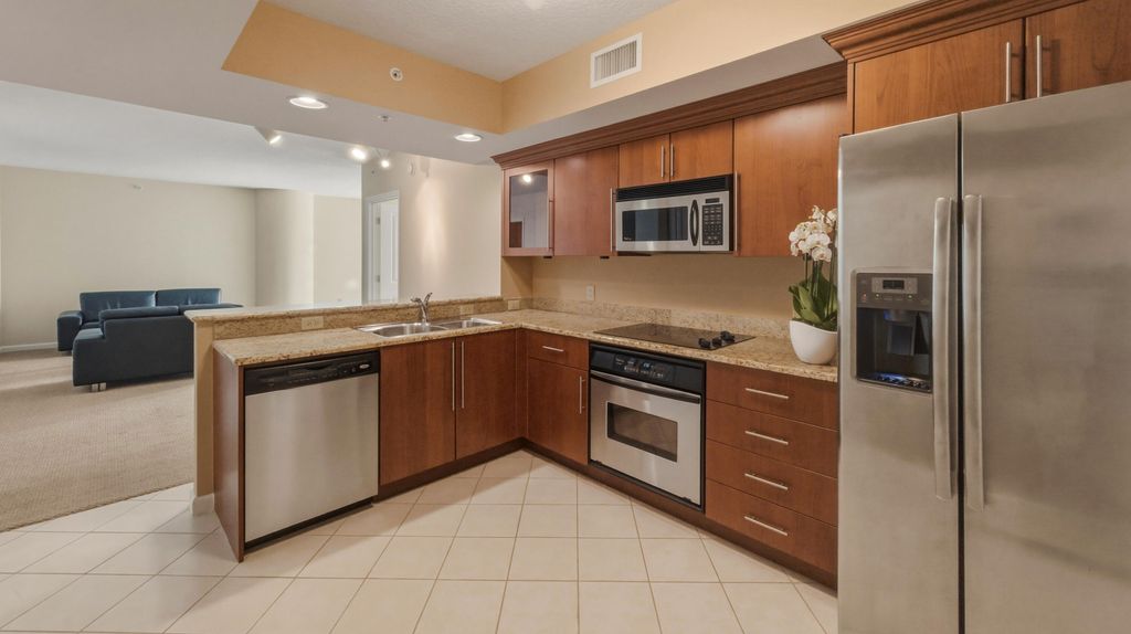 Photo of 401 SE 4th St, Fort Lauderdale, FL 33316 (MLS # B26000668)