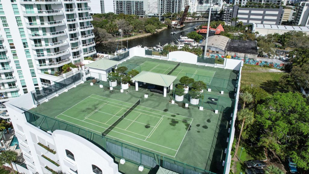 Photo of 401 SE 4th St, Fort Lauderdale, FL 33316 (MLS # B26000668)