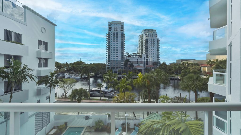 Photo of 401 SE 4th St, Fort Lauderdale, FL 33316 (MLS # B26000668)