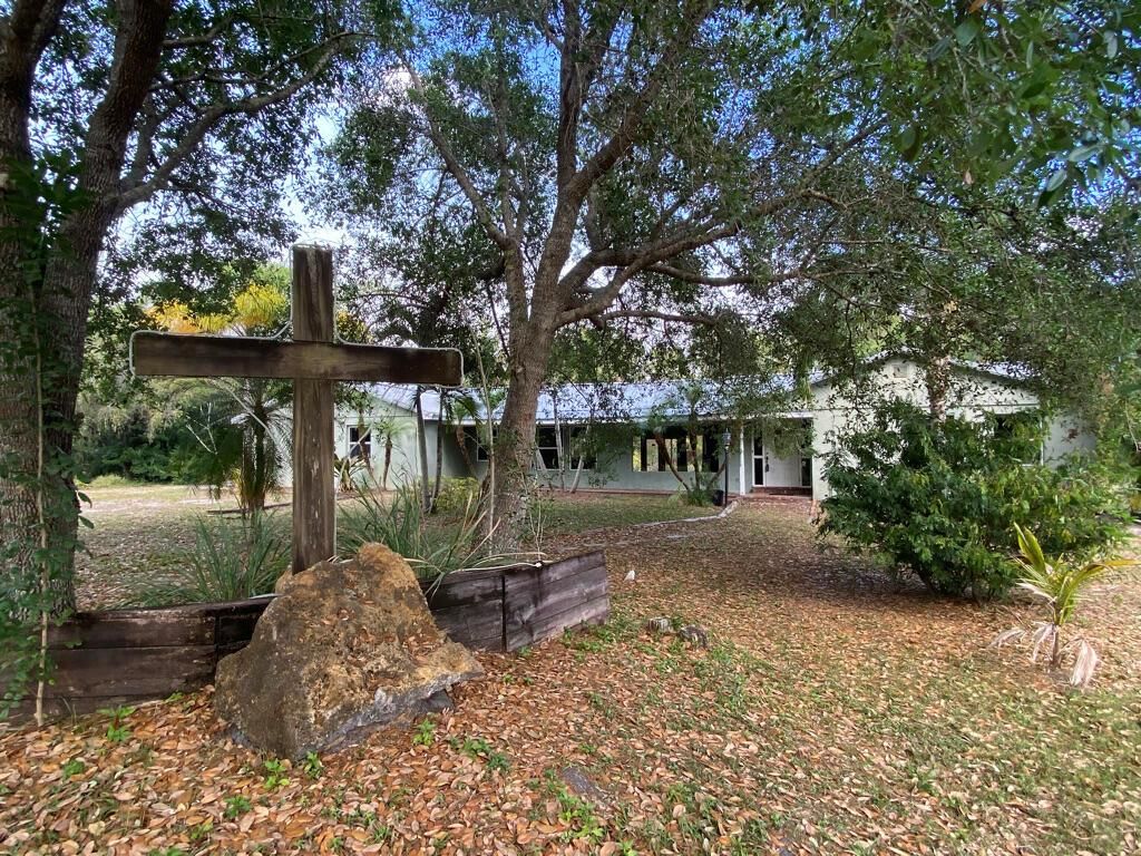 Photo of 9205 SW Kansas Avenue, Stuart, FL 34997 (MLS # R10656961)