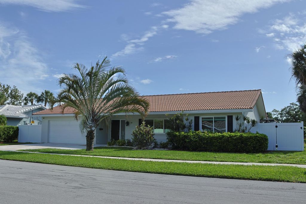 Photo of 50 SW 11th Avenue, Boca Raton, FL 33486 (MLS # B26004766)