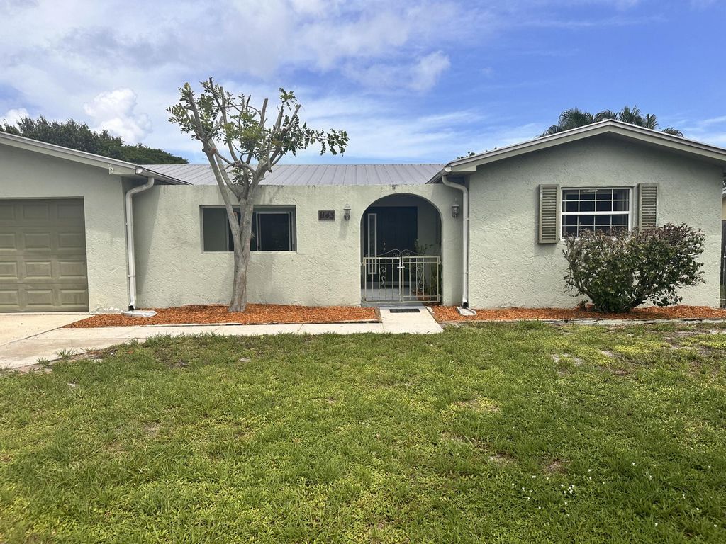 Photo of 1143 SE 14 Th Street, Stuart, FL 34996 (MLS # R11018548)