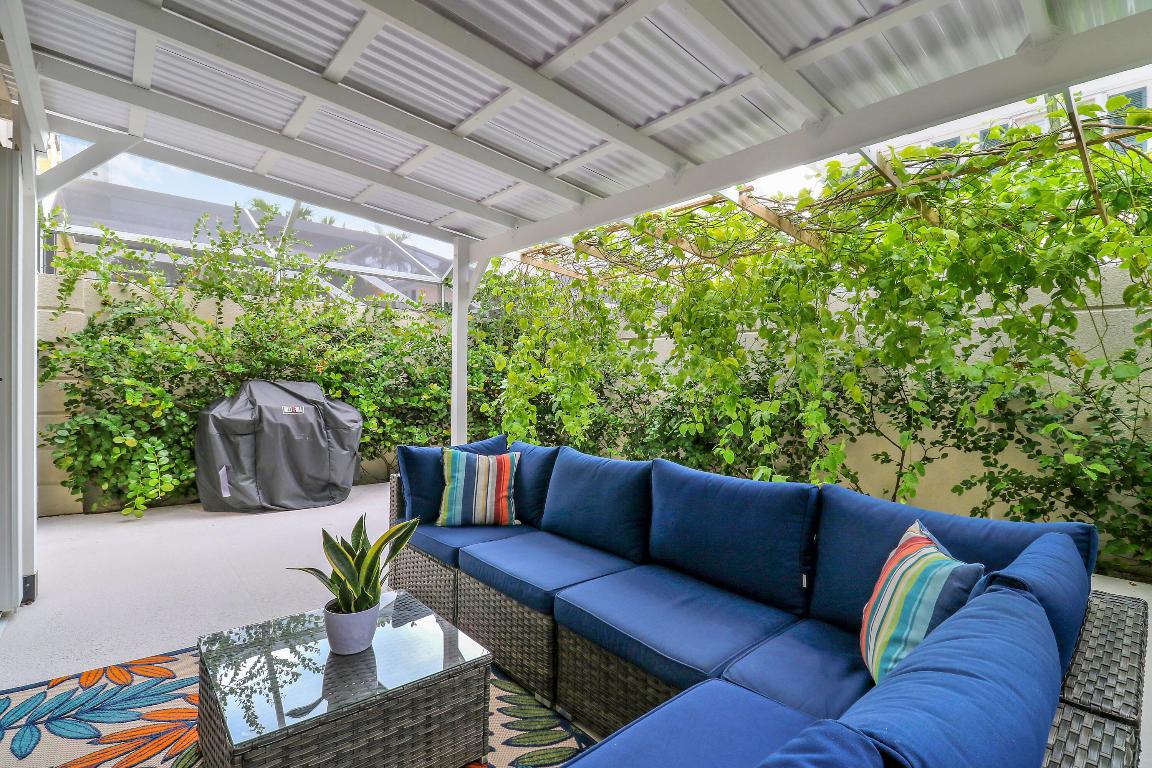 TEQUESTA OAKS - Residential