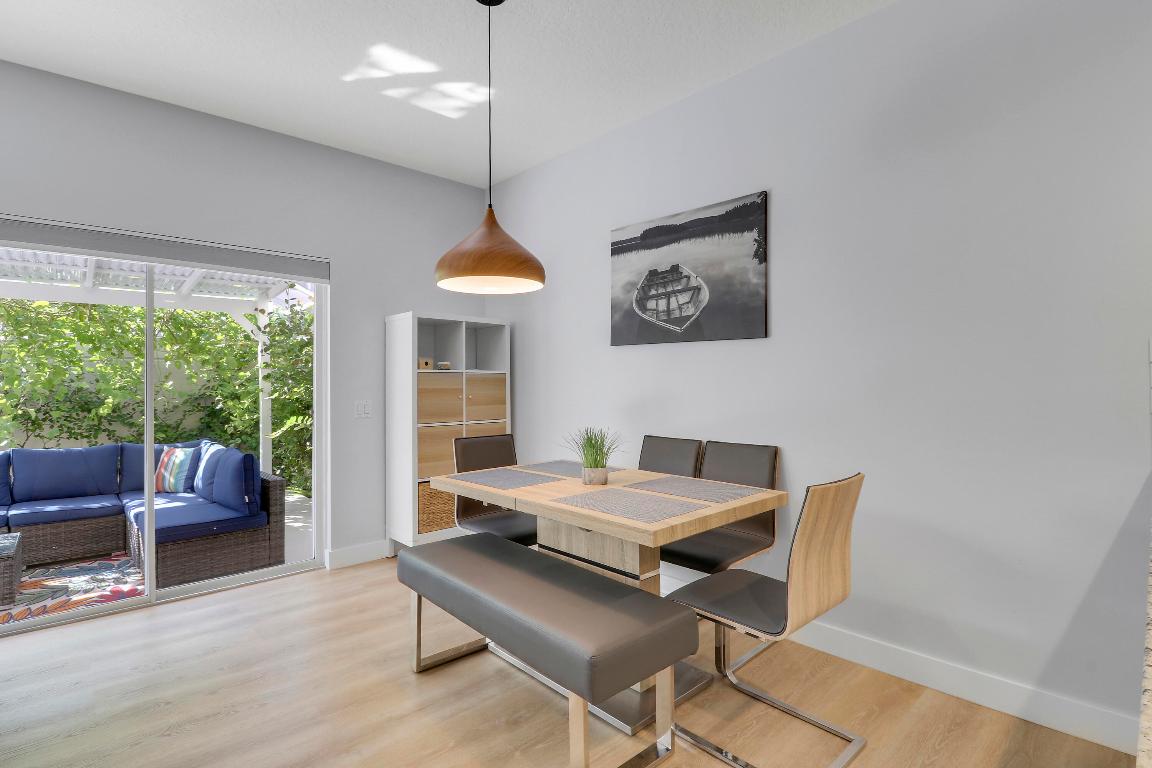 TEQUESTA OAKS - Residential