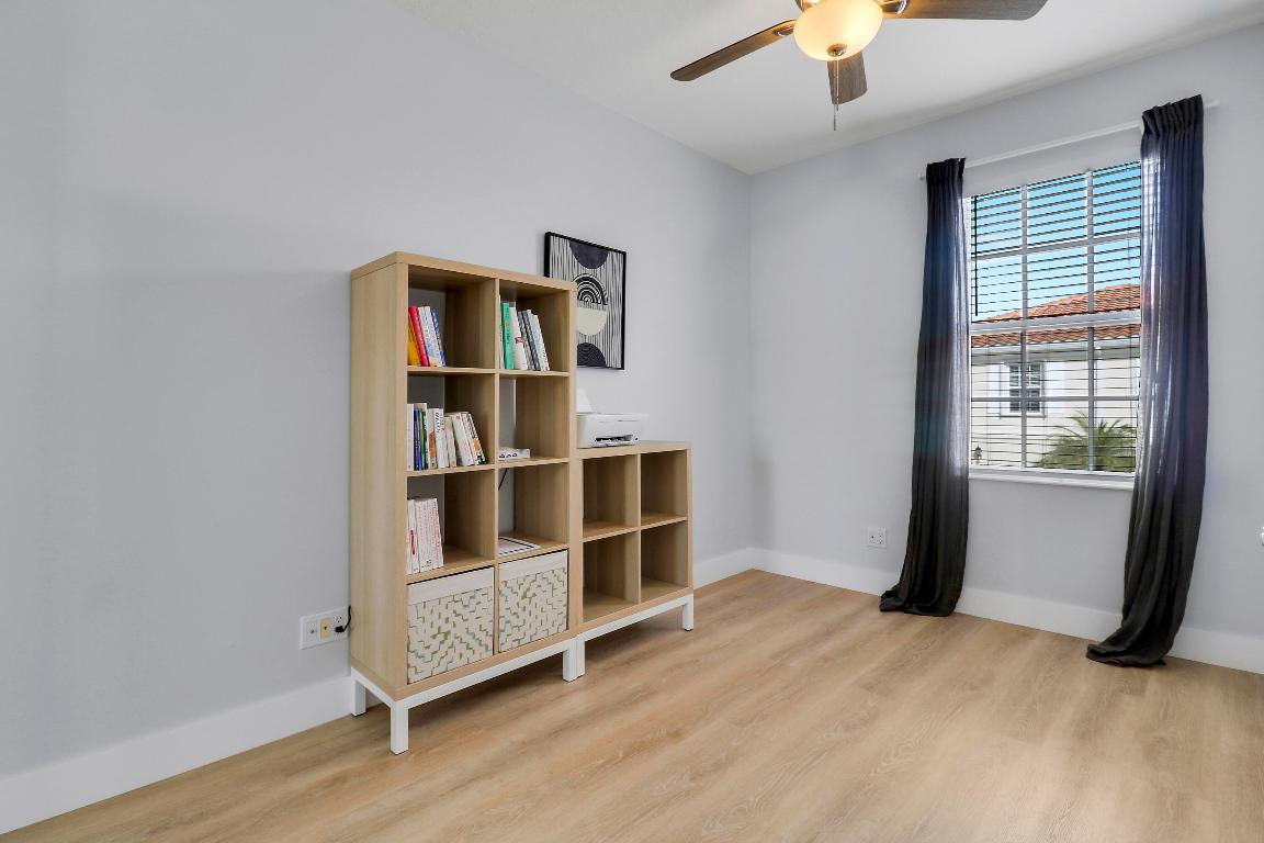 TEQUESTA OAKS - Residential