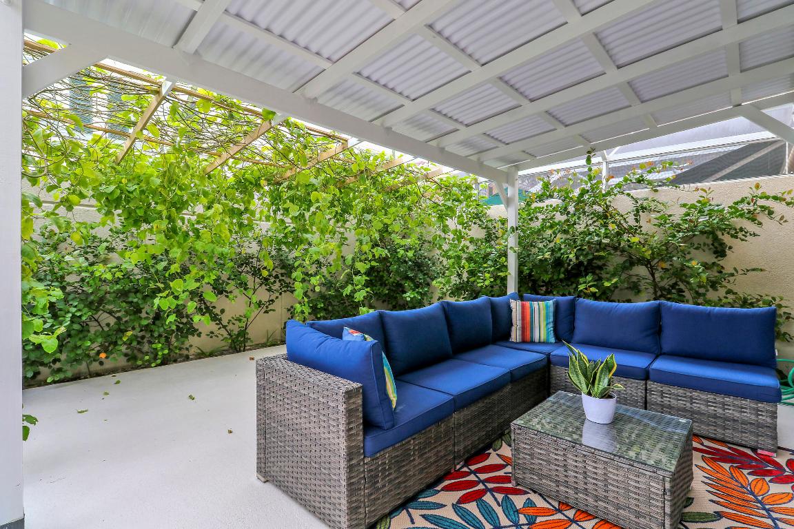 TEQUESTA OAKS - Residential