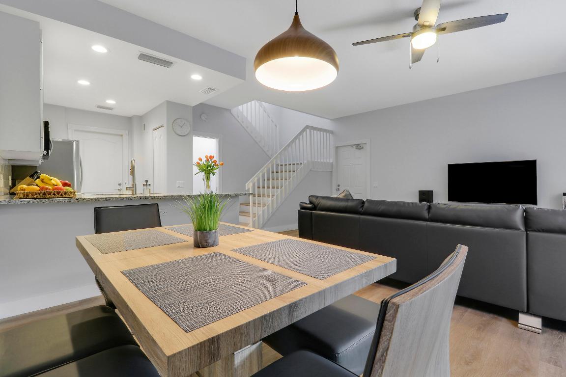 TEQUESTA OAKS - Residential