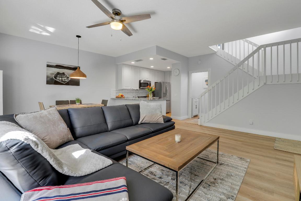 TEQUESTA OAKS - Residential