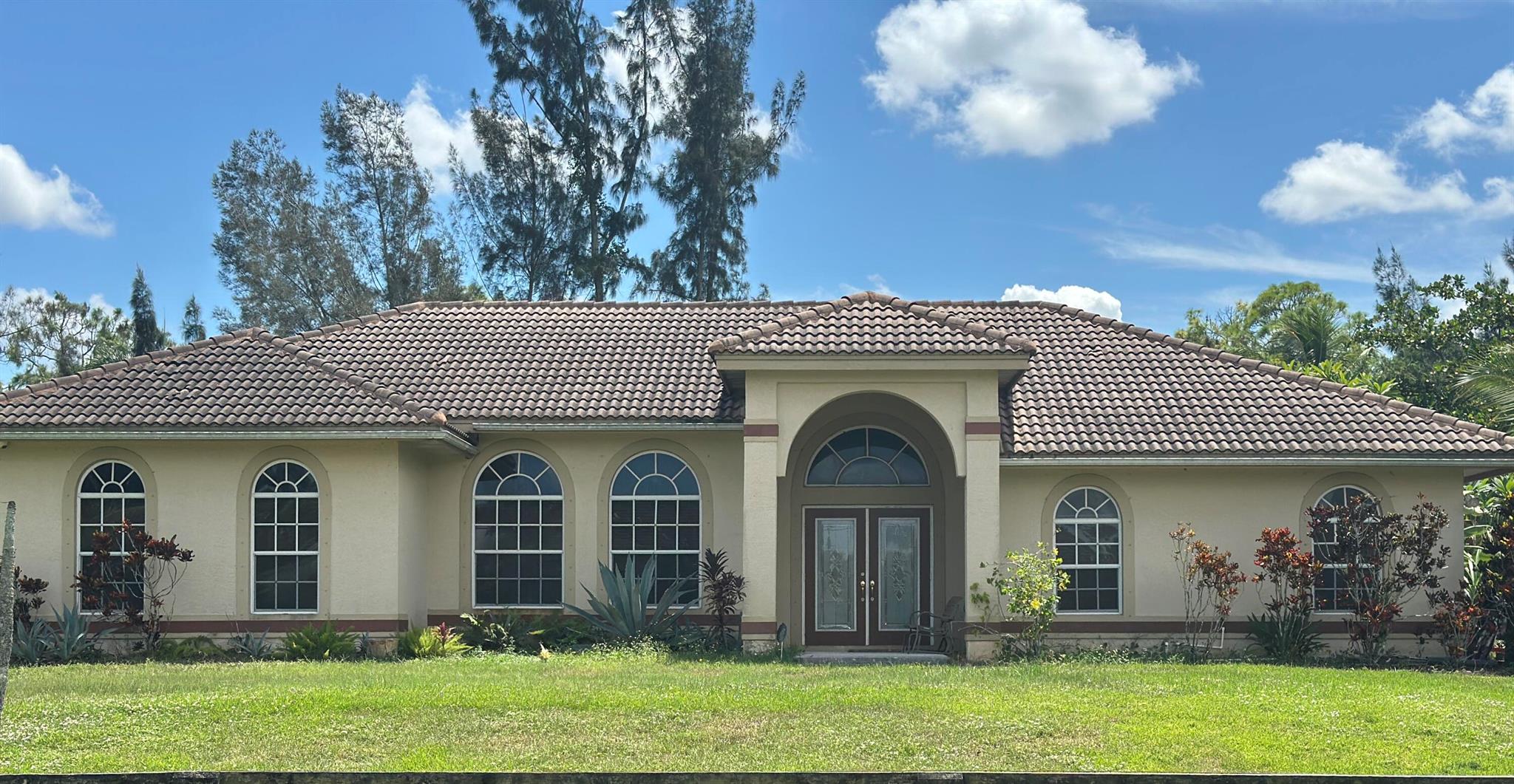 **SHOWINGS BEGIN - MONDAY, 9/15/25Spacious 5-bedroom, 3-bath pool home on 1.29 acres in The Acreage! This home features a split floor plan, carefully planned living areas, and an updated kitchen. The private primary suite offers a double shower and jacuzzi tub. Extended laundry room and bedrooms!Enjoy the screened-in pool and extended patio, perfect for relaxing or entertaining. NO HOA!!! Bring your Pets, Trucks, Boats, RV!Conveniently located near the new Avenir Town Center, shopping, dining, parks, and top-rated schools. Water and lawn care are included for stress-free living.