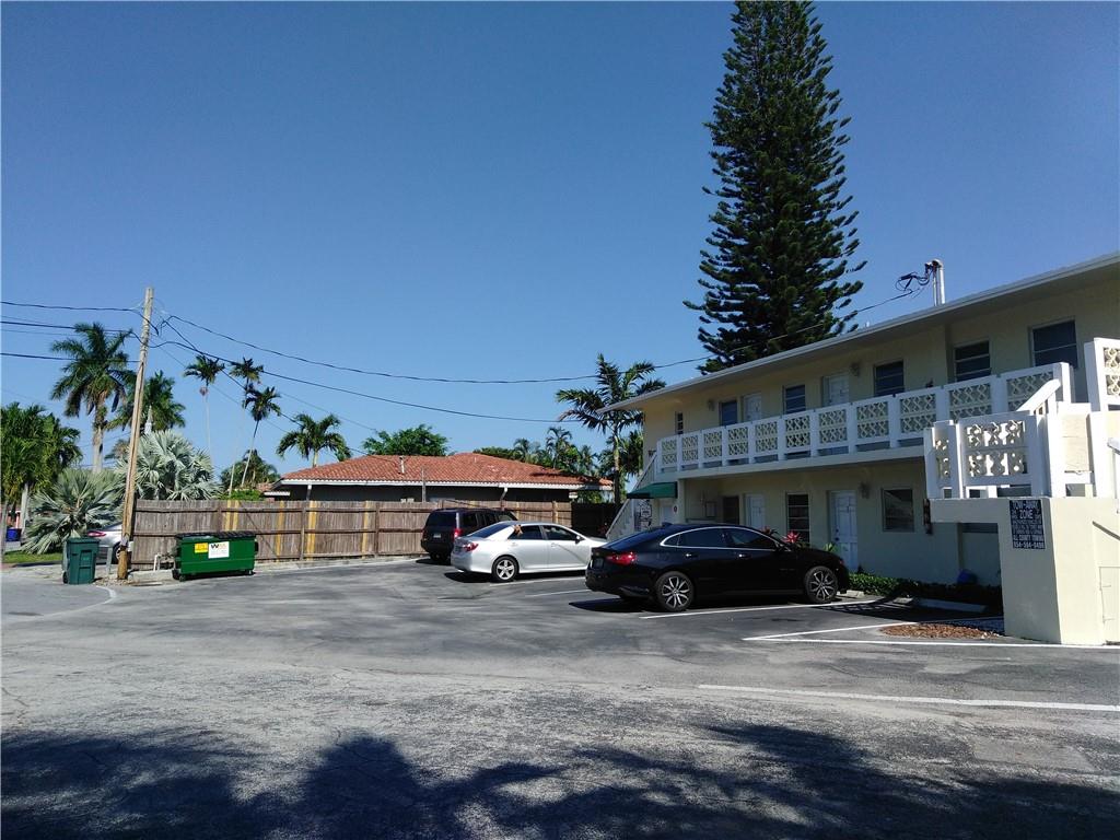 Great quiet waterfront property. Washer and dryer on property. Property located on a dead end street surrounded by single family homes. Corner unit! $100 application fee. Move in $ based on credit. Speedy Approval. Must See!!!