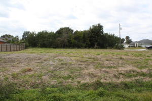 PORT ST LUCIE SECTION 33 - Land