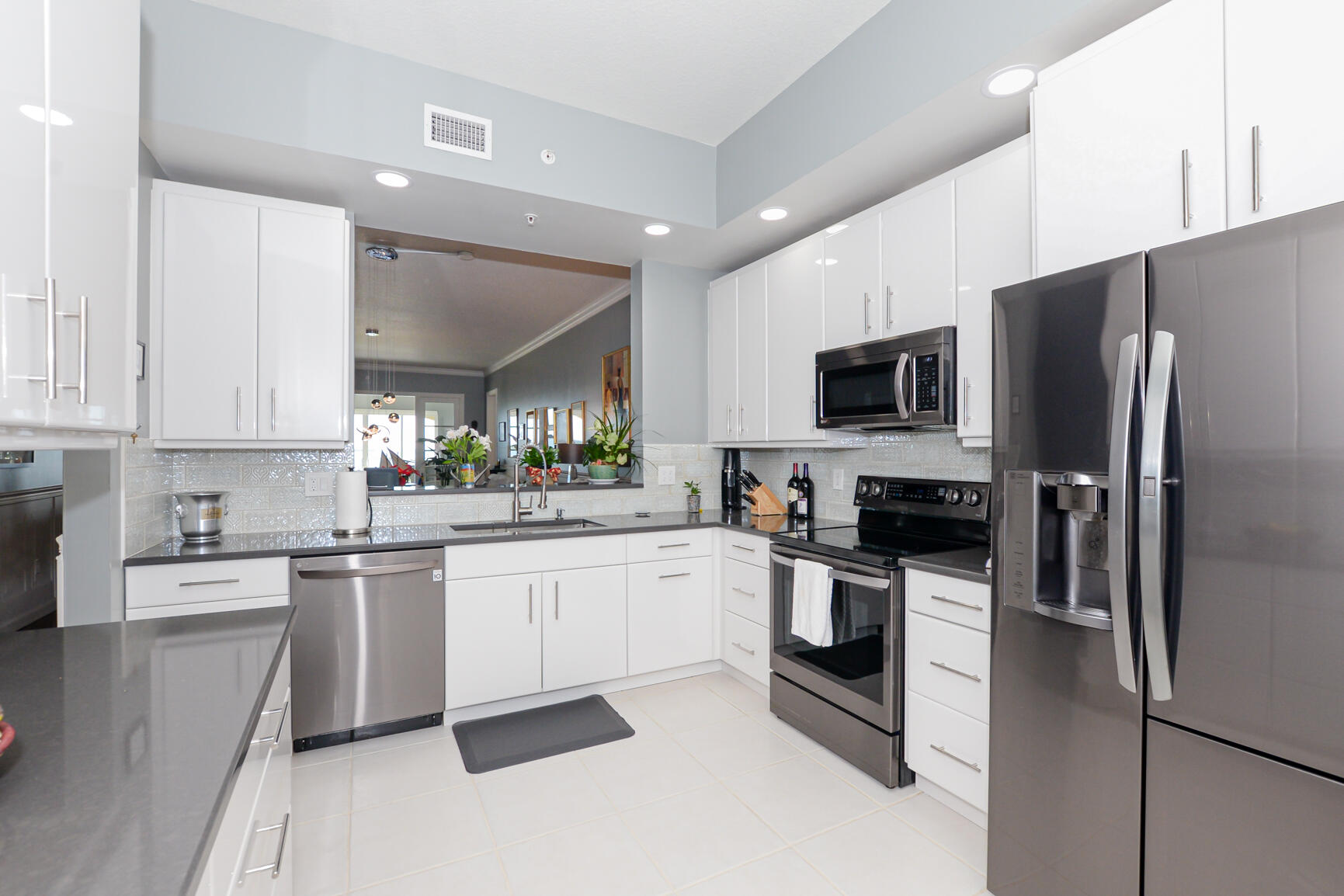 23 Harbour Isle Drive W 303