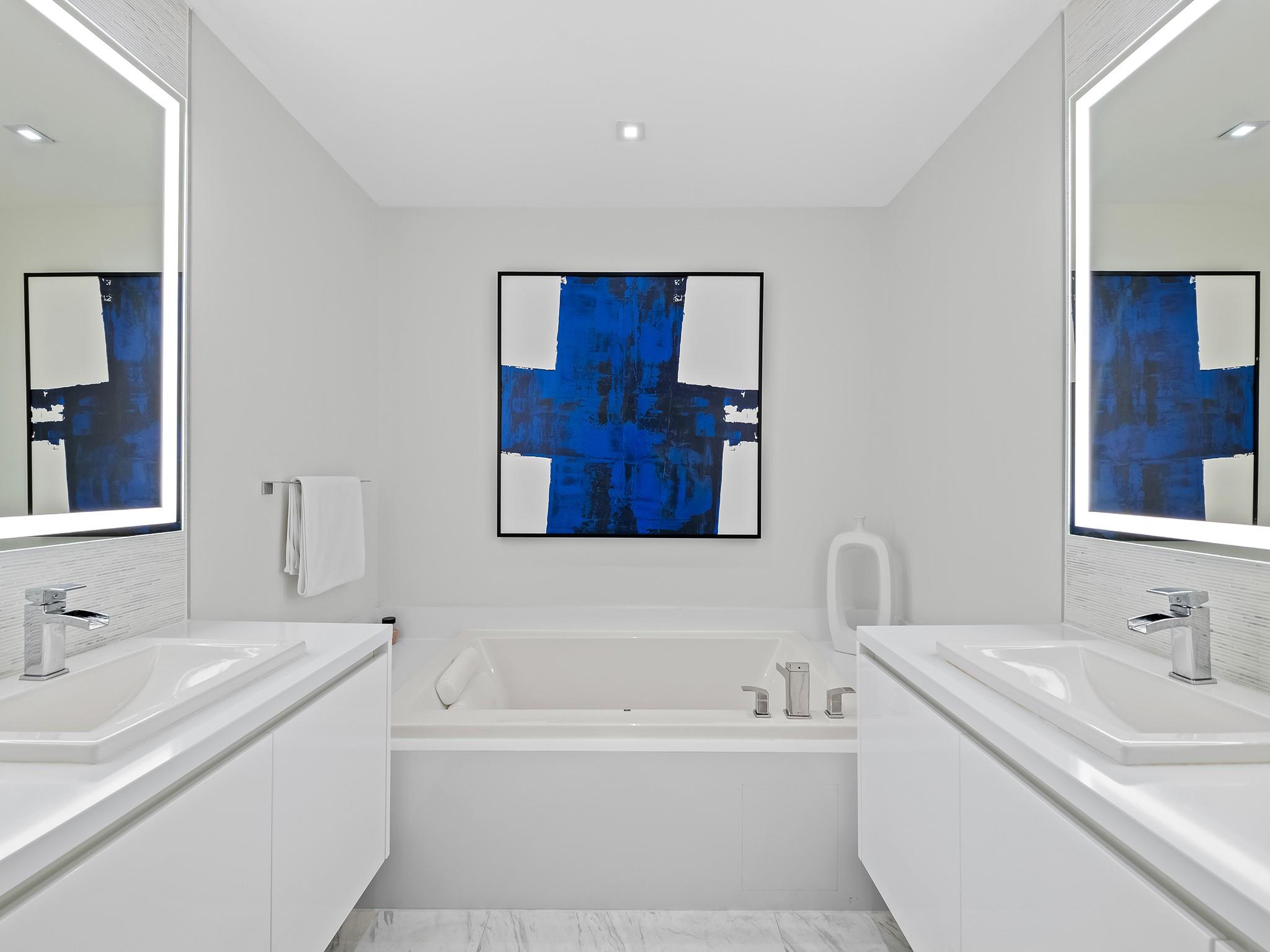 PARAMOUNT - Residential