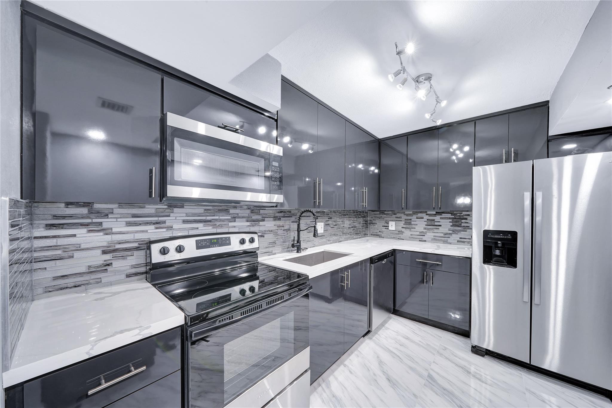 View photos, virtual tours, details... 1100 Saint Charles Pl 708