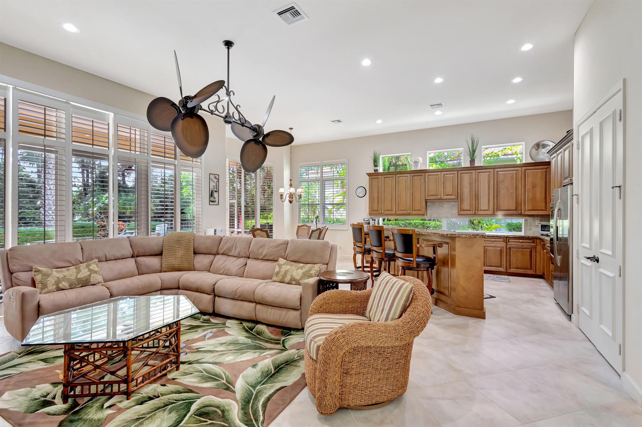 MIRASOL PAR 16 - Residential