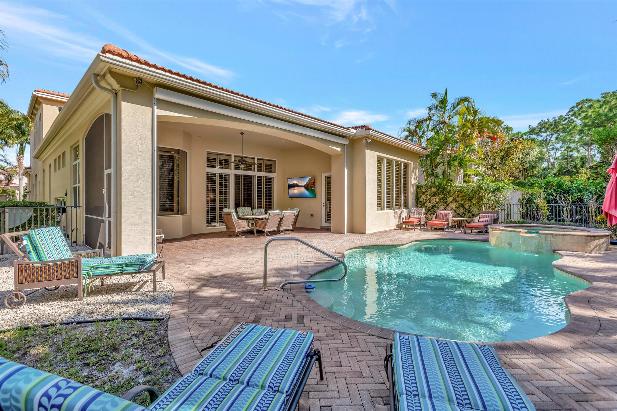 MIRASOL PAR 16 - Residential