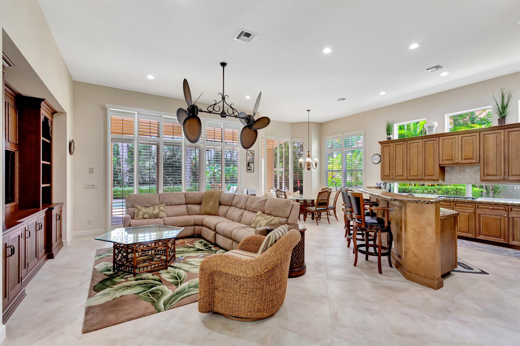 MIRASOL PAR 16 - Residential