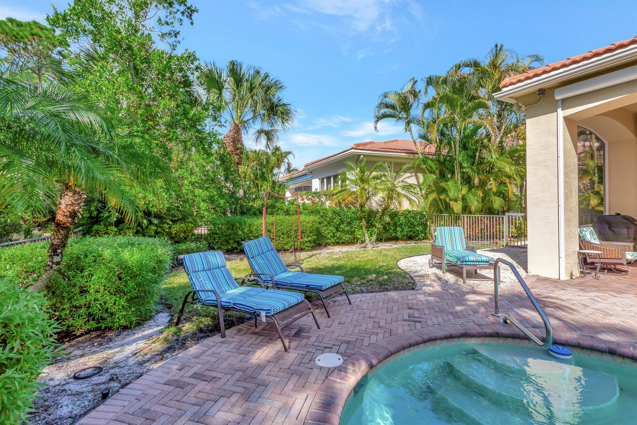 MIRASOL PAR 16 - Residential