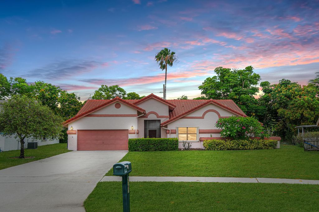 Photo of 9297 Laurel Green Drive, Boynton Beach, FL 33437 (MLS # B26034477)