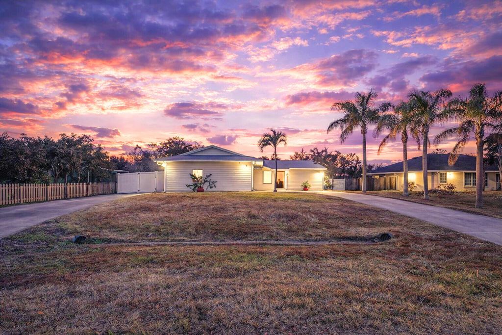 Photo of 626 SW Cynthia Street, Port Saint Lucie, FL 34983 (MLS # R11164610)