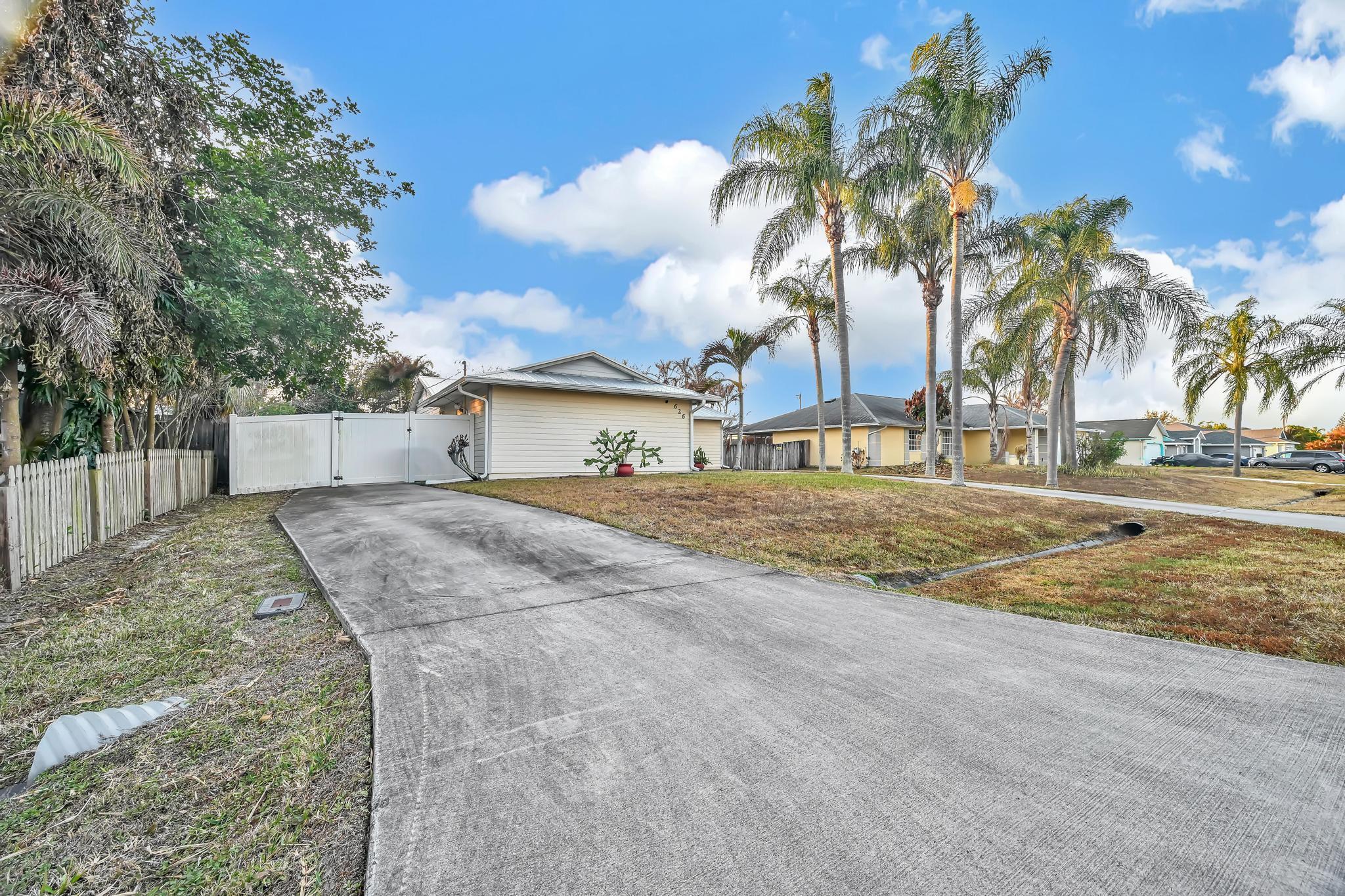 PORT ST LUCIE SECTION 27 - Residential