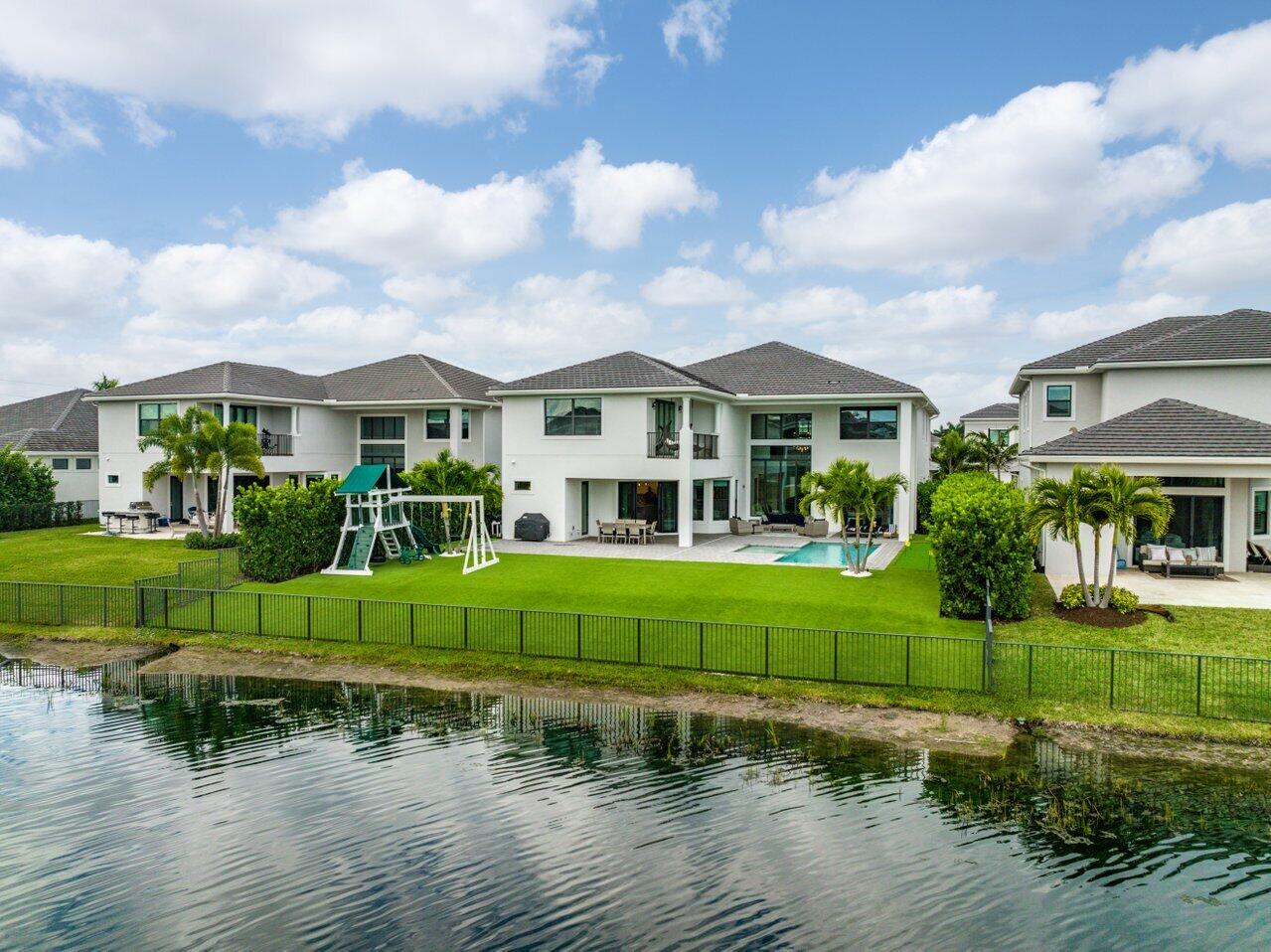 ROYAL PALM POLO - Residential