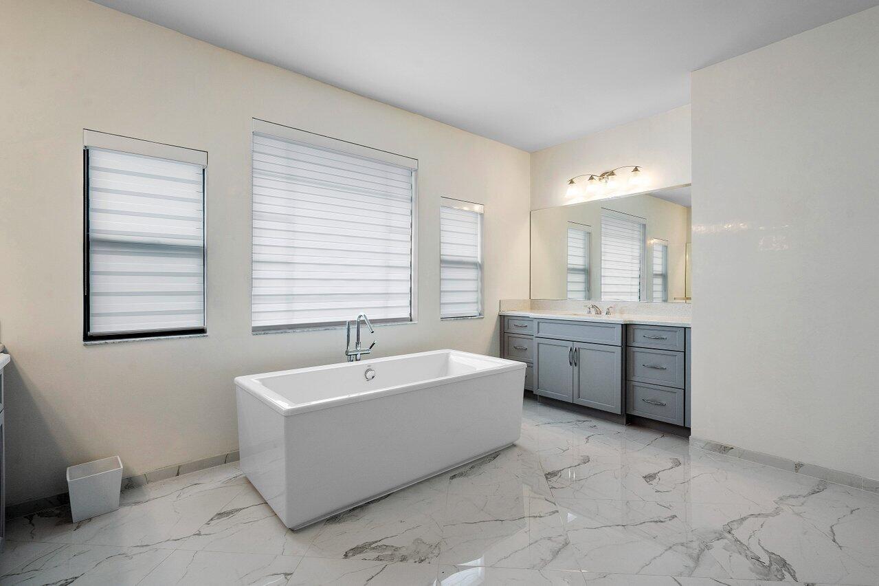 ROYAL PALM POLO - Residential